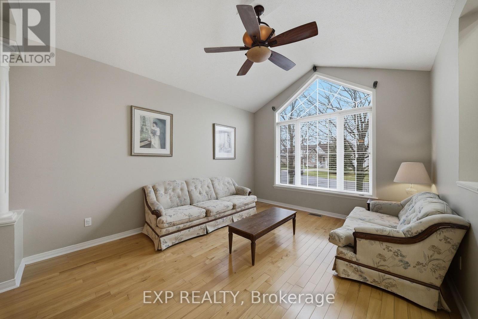 80 LA PRAIRIE STREET, Russell — photo 6