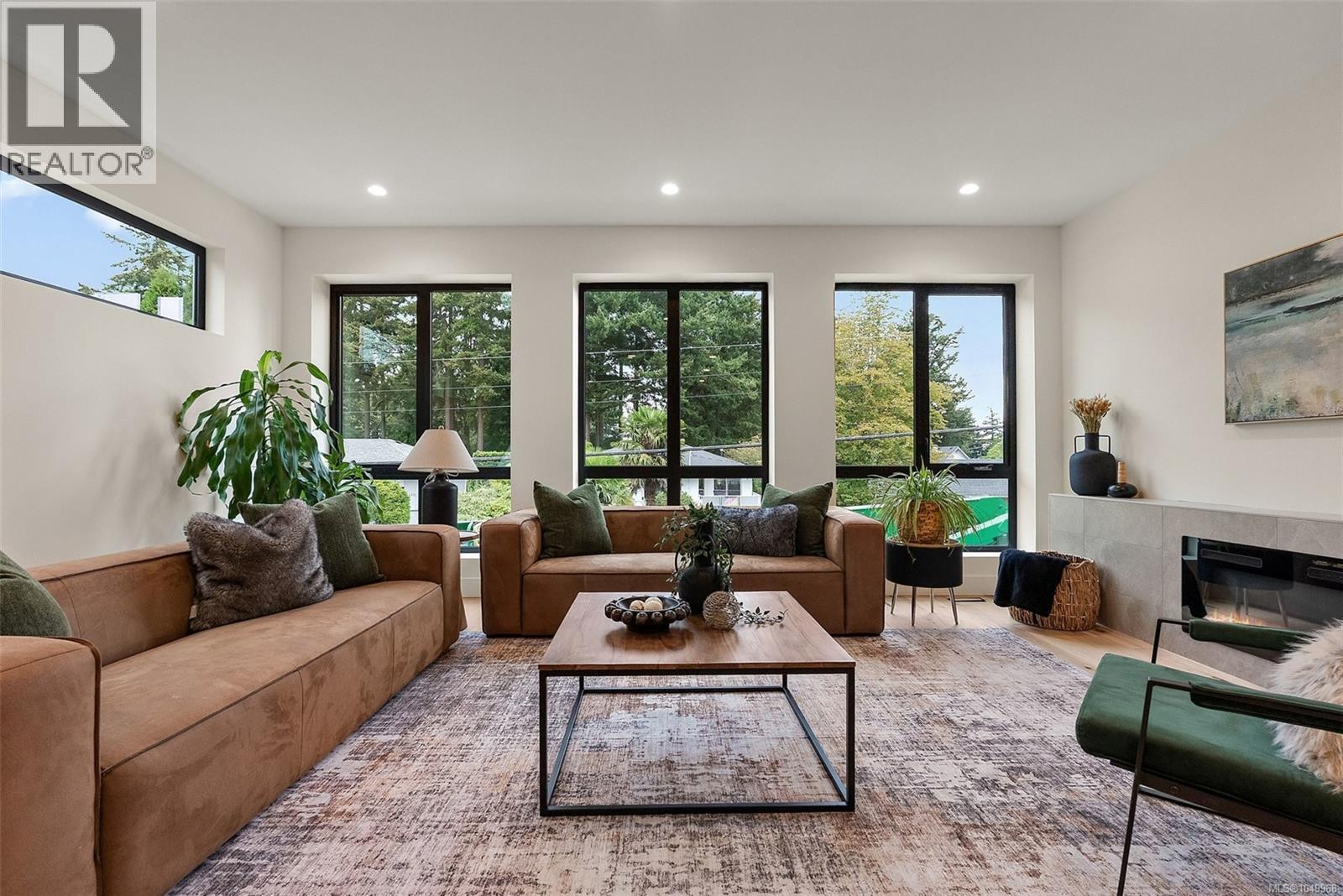 #1 2215 Greenlands Rd - 1