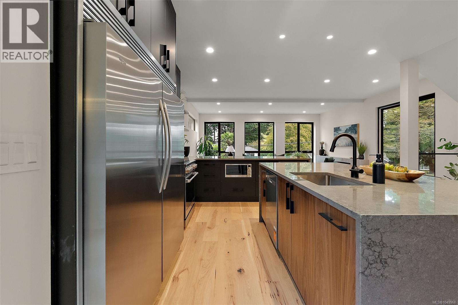 #1 2215 Greenlands Rd - 18