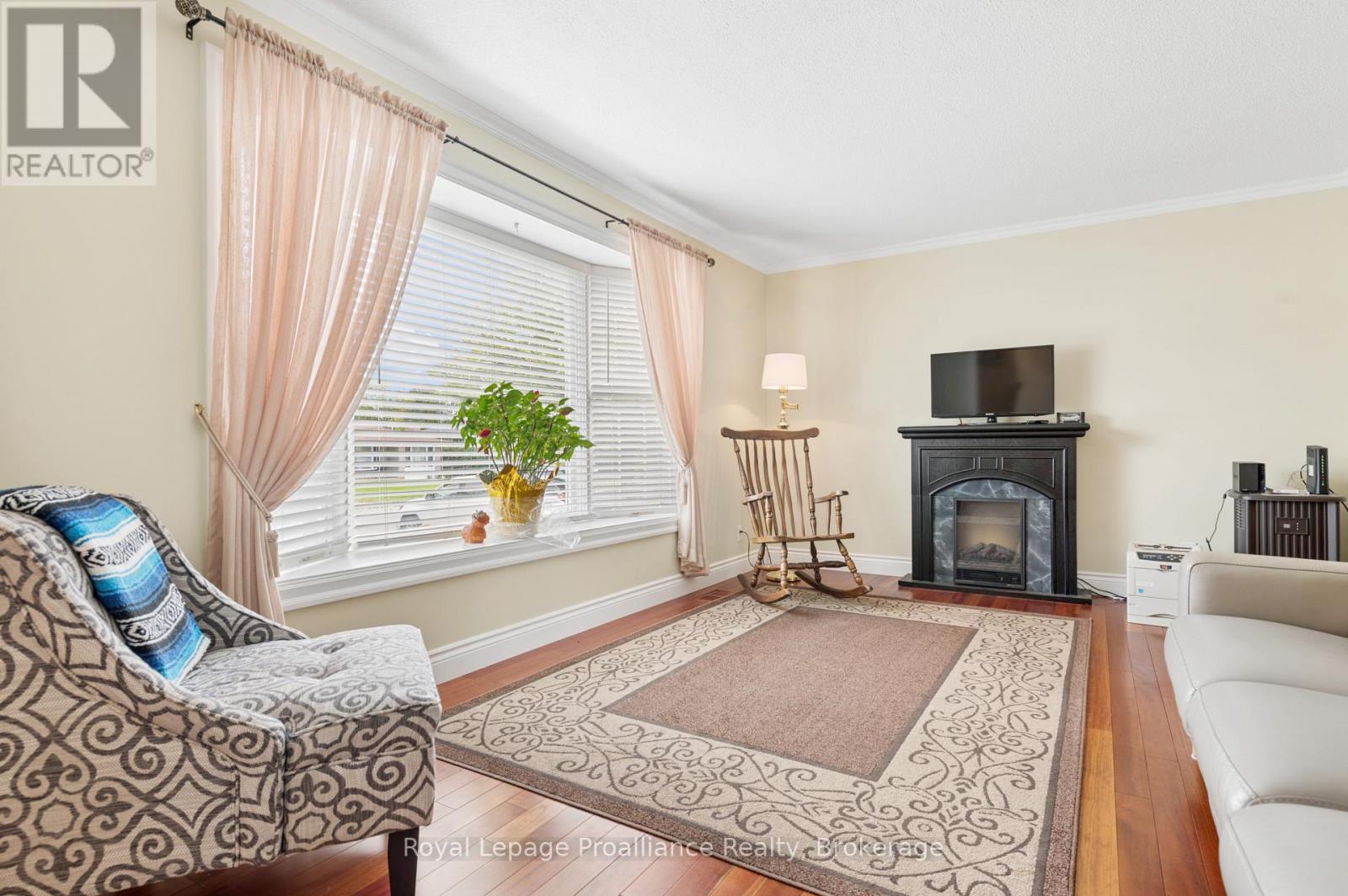 28 SHONIKER AVENUE - 13