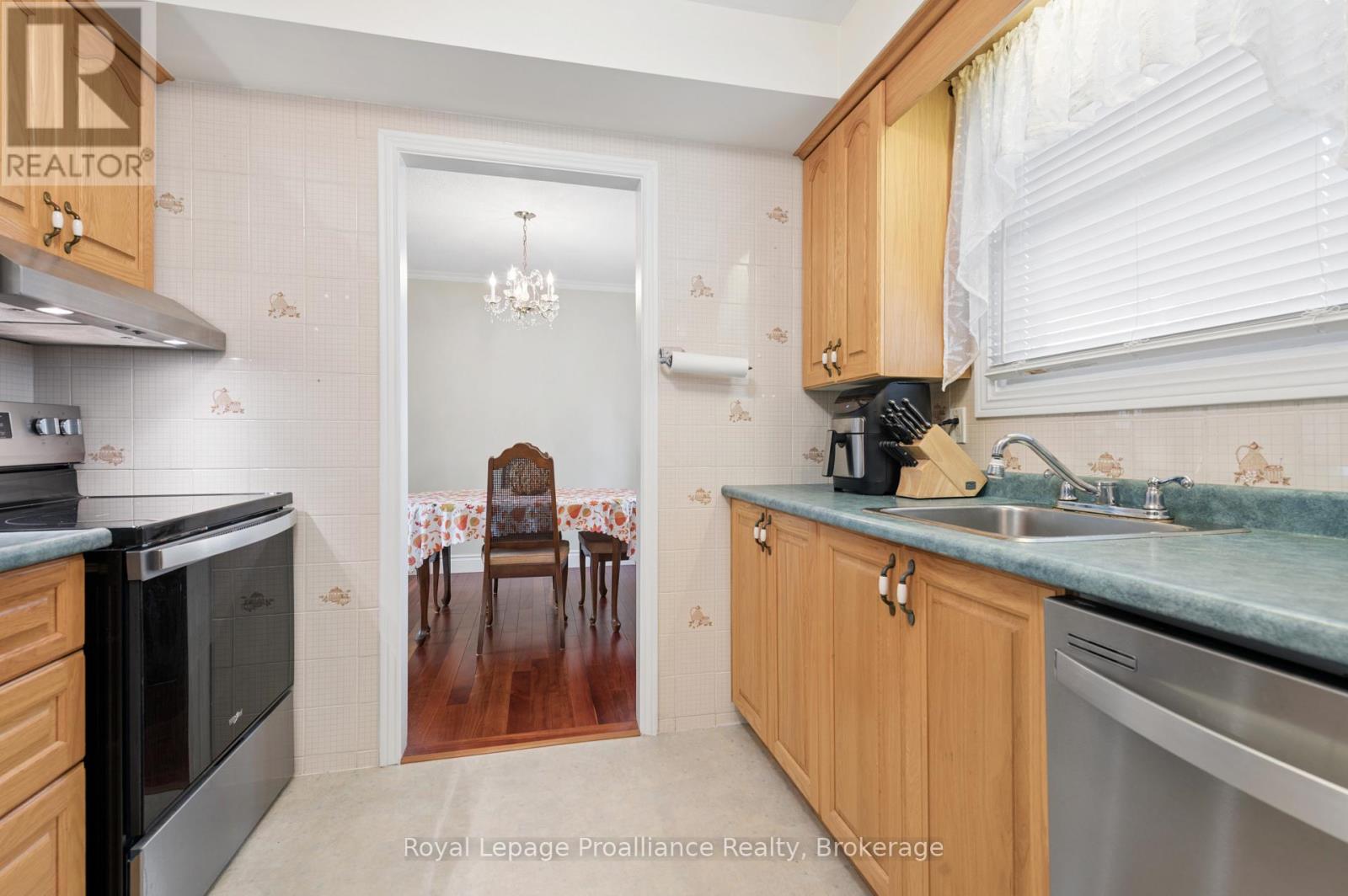 28 SHONIKER AVENUE - 16