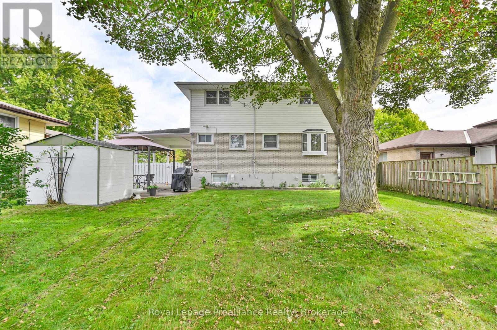 28 SHONIKER AVENUE - 32
