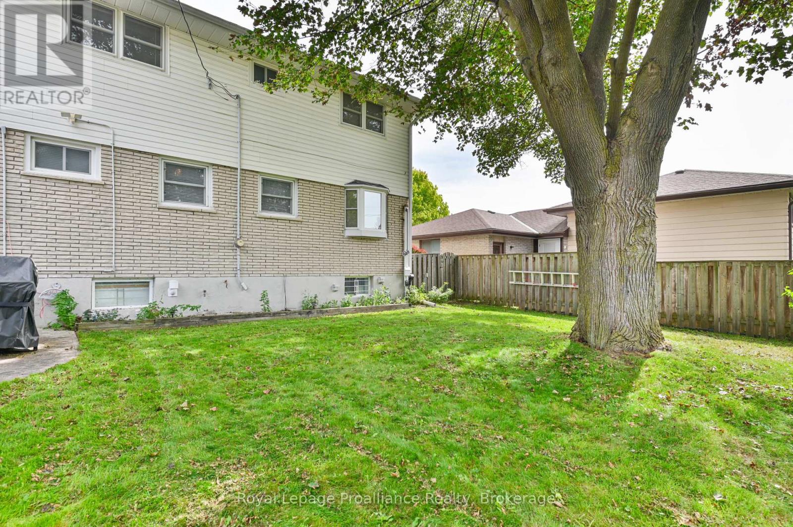 28 SHONIKER AVENUE - 33