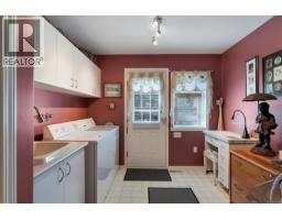 887 Kentwood Lane, Saanich, BC V8Y3C6 Photo 25