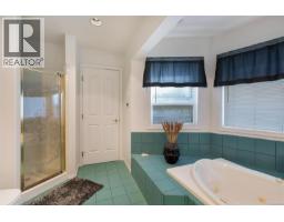 887 Kentwood Lane, Saanich, BC V8Y3C6 Photo 38