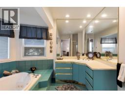 887 Kentwood Lane, Saanich, BC V8Y3C6 Photo 37