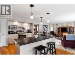 887 Kentwood Lane, Saanich, BC V8Y3C6 Photo 18