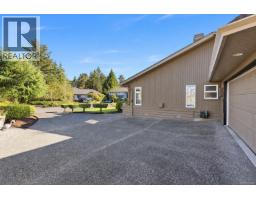 887 Kentwood Lane, Saanich, BC V8Y3C6 Photo 53
