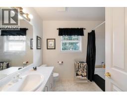 887 Kentwood Lane, Saanich, BC V8Y3C6 Photo 41