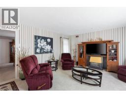 887 Kentwood Lane, Saanich, BC V8Y3C6 Photo 21