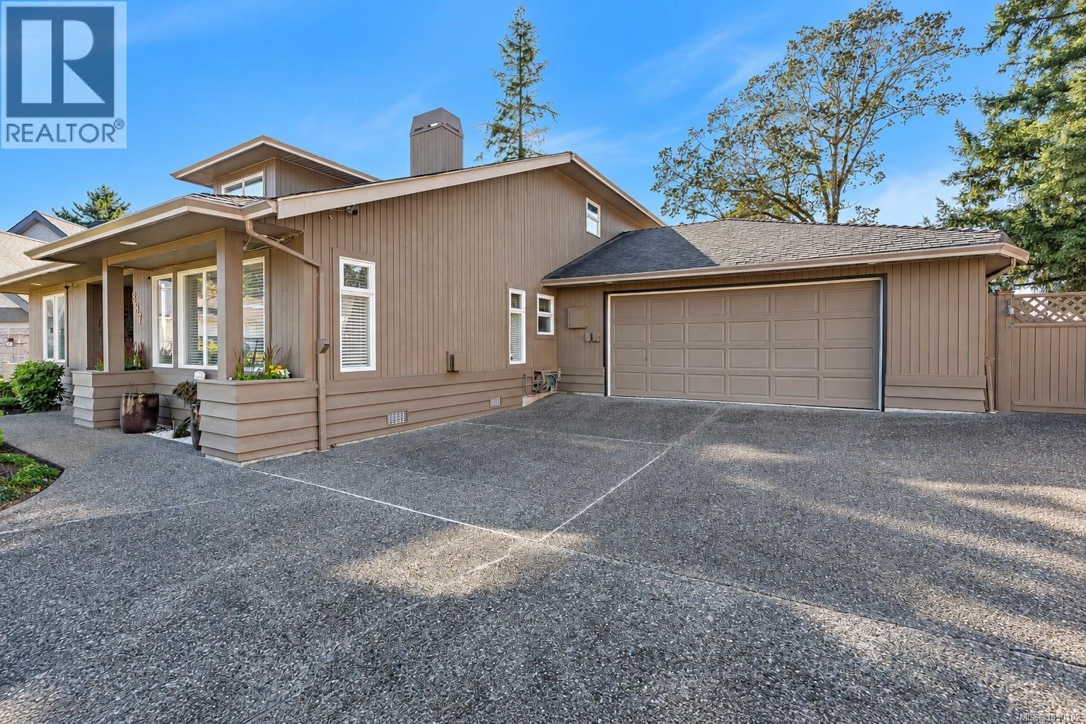  887 Kentwood Lane, Saanich
