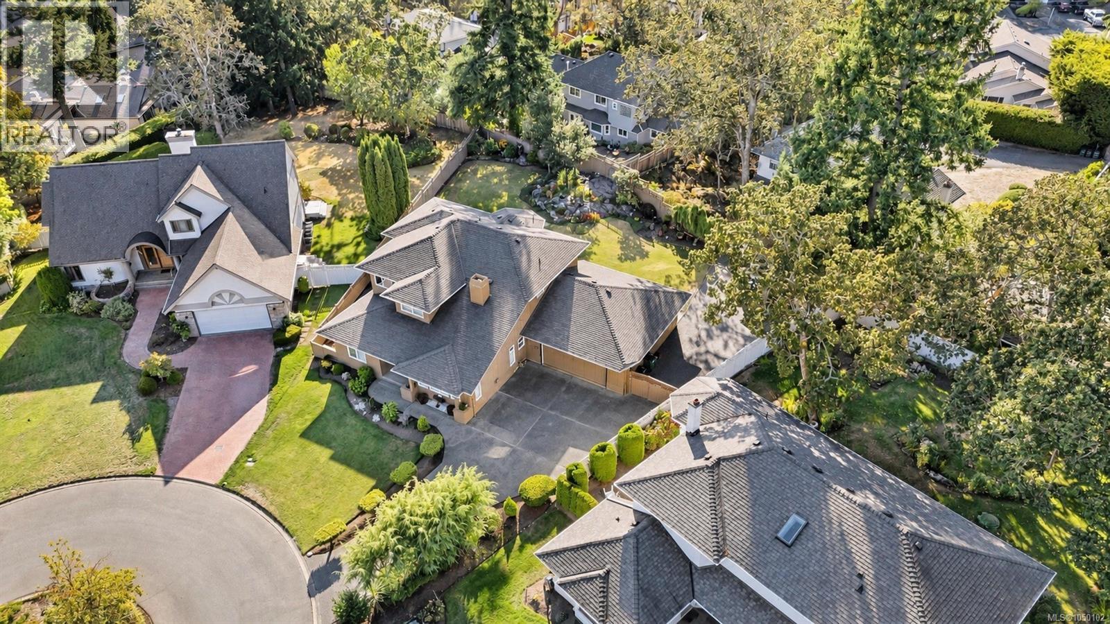  887 Kentwood Lane, Saanich