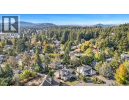 887 Kentwood Lane, Saanich, BC V8Y3C6 Photo 60