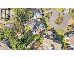 887 Kentwood Lane, Saanich, BC V8Y3C6 Photo 59