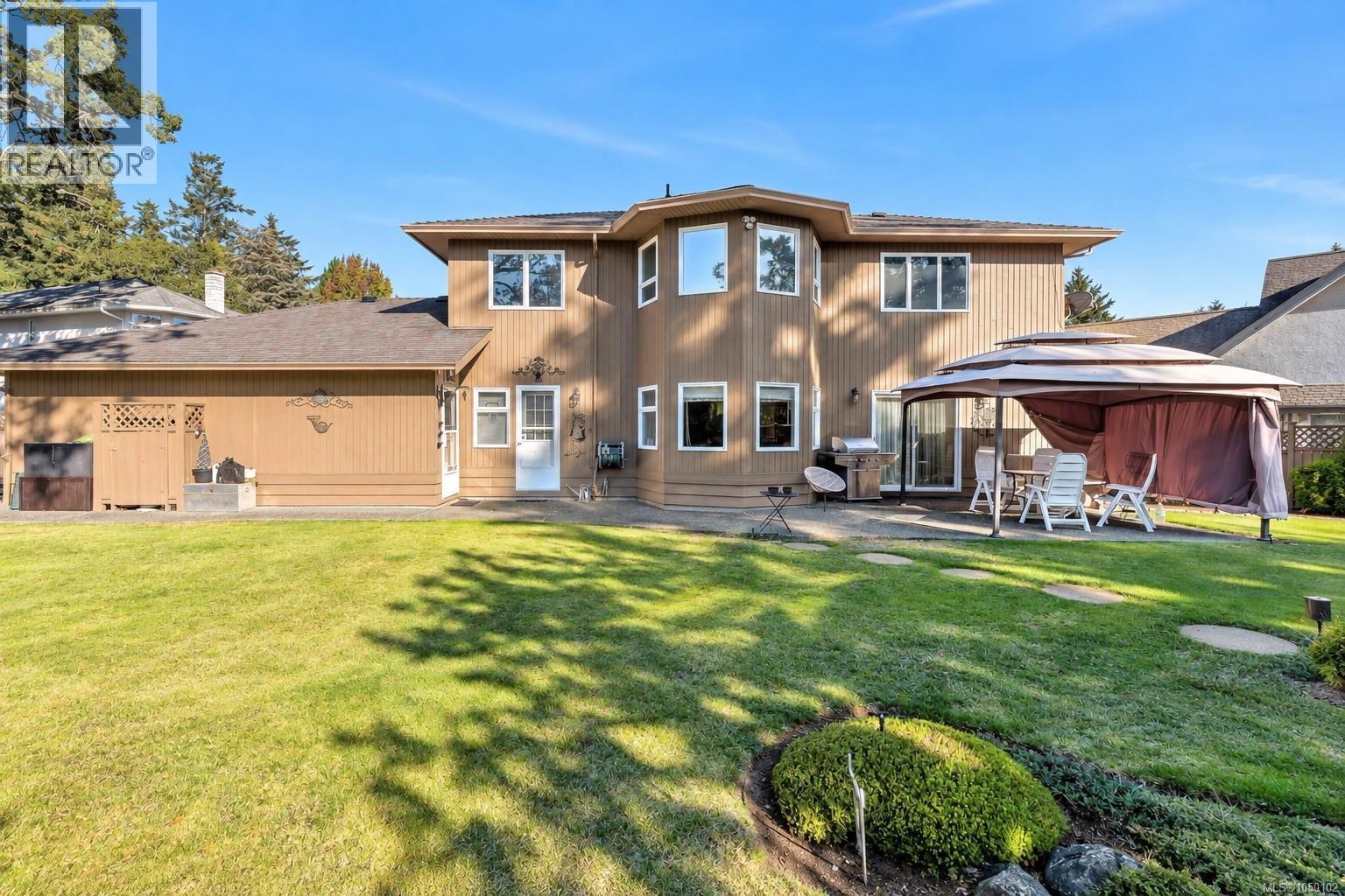  887 Kentwood Lane, Saanich