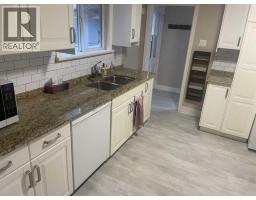 4pc Bathroom - 429 10 Street Ne, Calgary, AB T2E4M2 Photo 12
