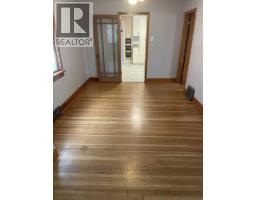 Sunroom - 429 10 Street Ne, Calgary, AB T2E4M2 Photo 6