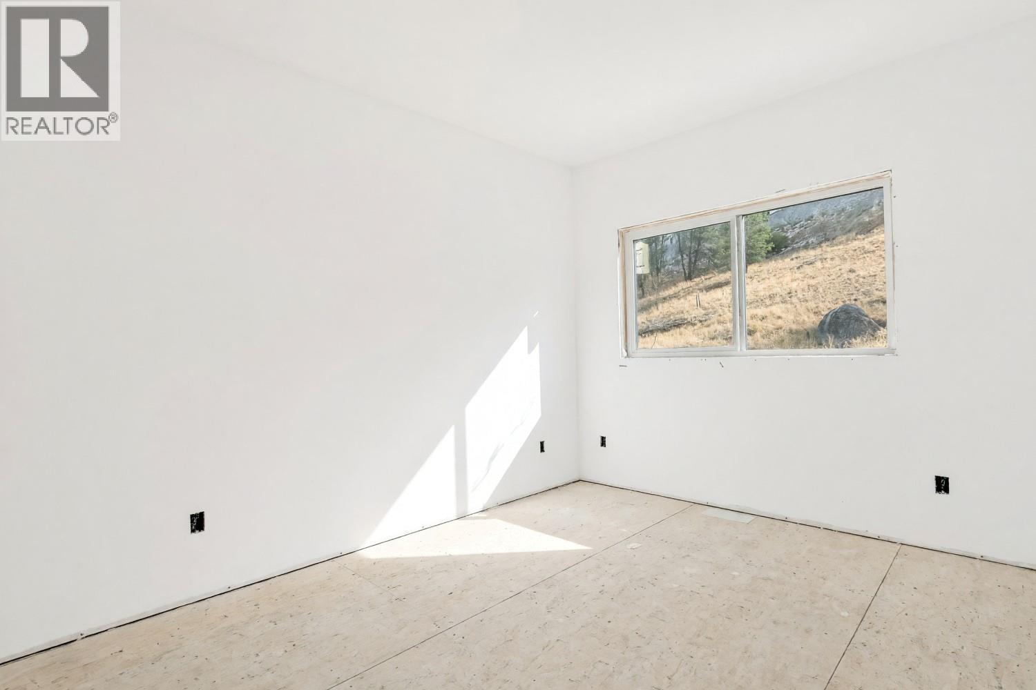 #101 2830 EVERGREEN Drive - 18