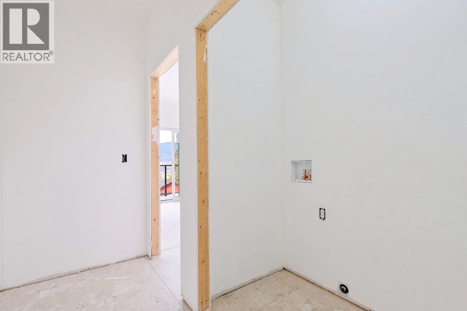 #101 2830 EVERGREEN Drive - 23