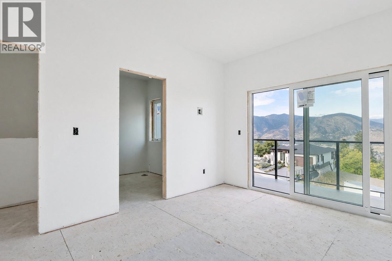 #101 2830 EVERGREEN Drive - 27