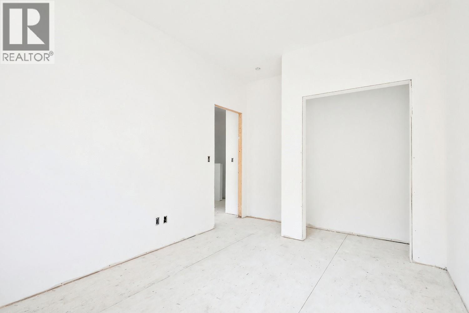 #102 2830 EVERGREEN Drive - 19