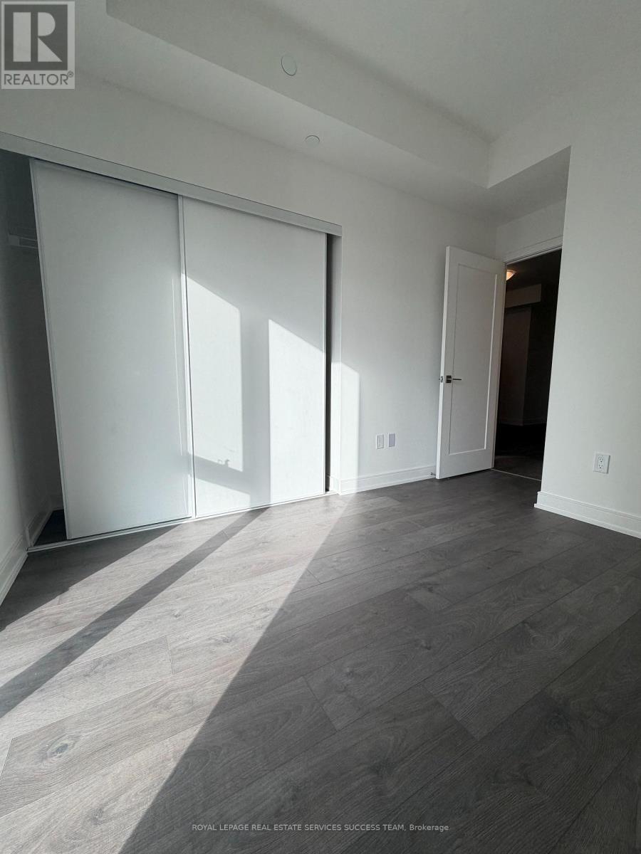 B809 - 715 DAVIS DRIVE, Newmarket (Huron Heights-Leslie Valley) — photo 4
