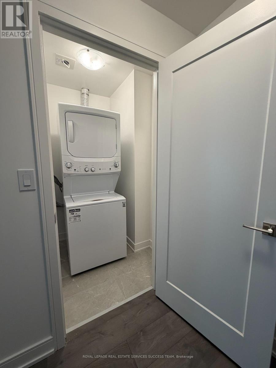 B809 - 715 DAVIS DRIVE, Newmarket (Huron Heights-Leslie Valley) — photo 8