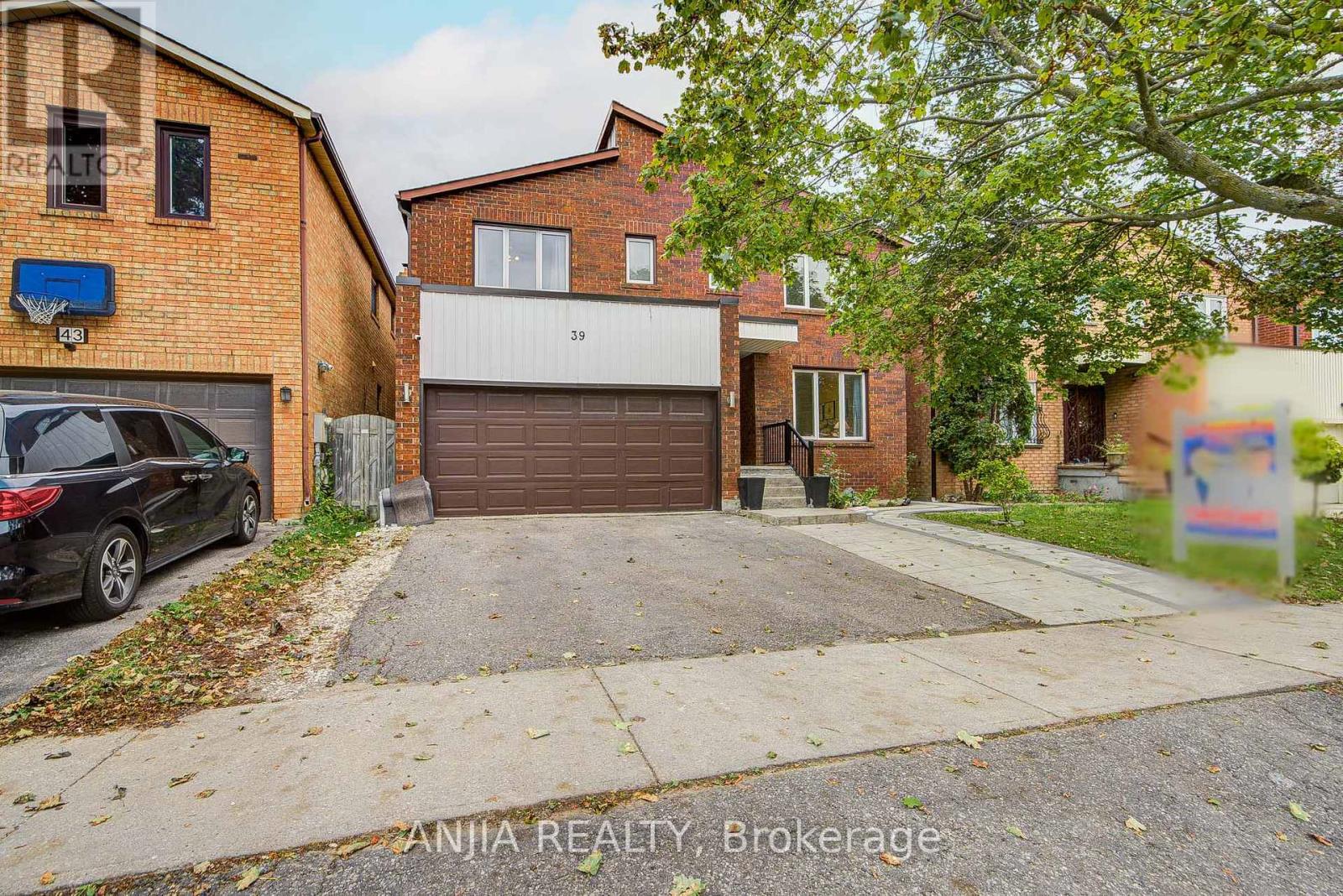 39 MILLCROFT WAY, Vaughan (Brownridge)