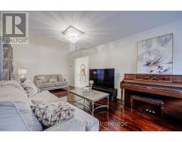 Kitchen - 39 Millcroft Way, Vaughan, ON L4J6P2 Photo 12