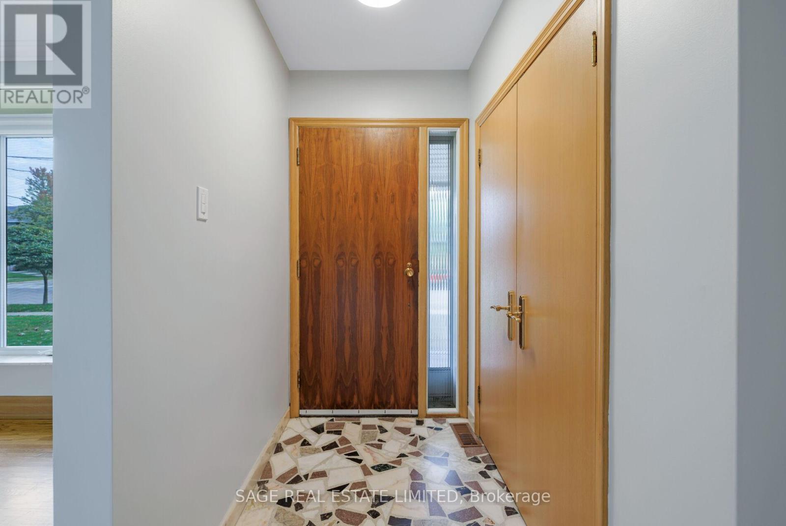 22 RIDGEMOUNT ROAD, Toronto (Humber Heights) — photo 2