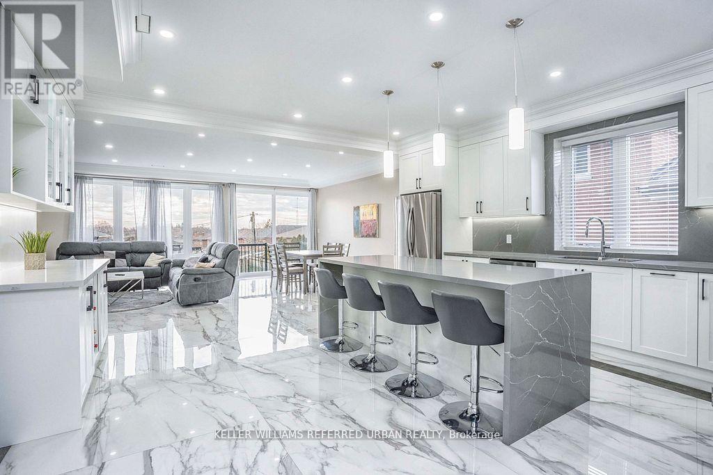 83 FLORAL PARKWAY, Toronto (Maple Leaf)