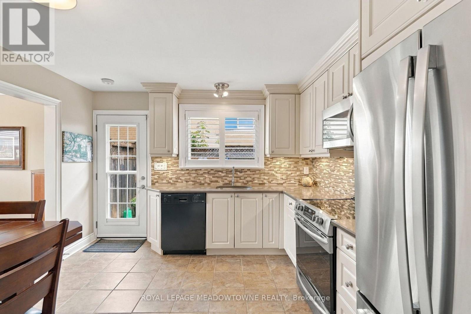 100 LEXINGTON AVENUE, Toronto (West Humber-Clairville) — photo 11