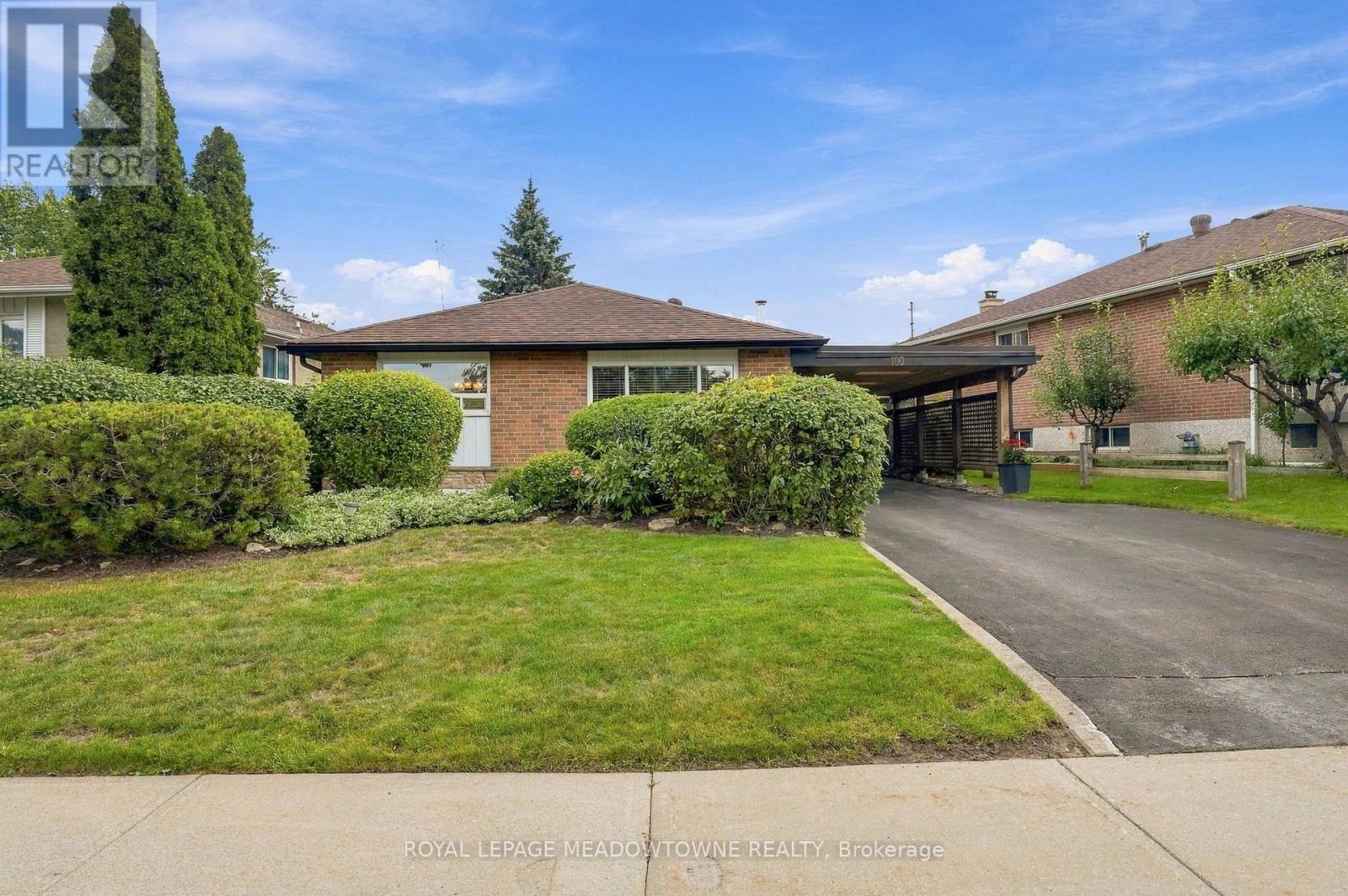 100 LEXINGTON AVENUE, Toronto (West Humber-Clairville) — photo 2
