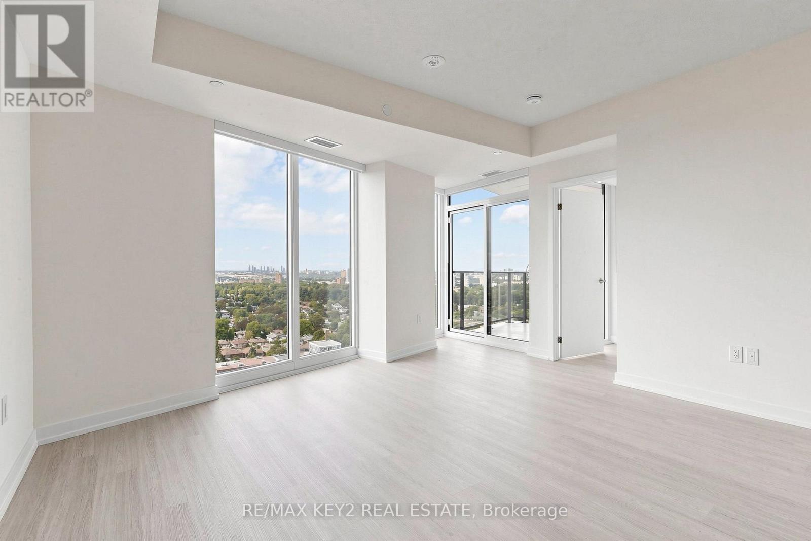 2104 - 4010 EGLINTON AVENUE W, Toronto (Humber Heights) — photo 2