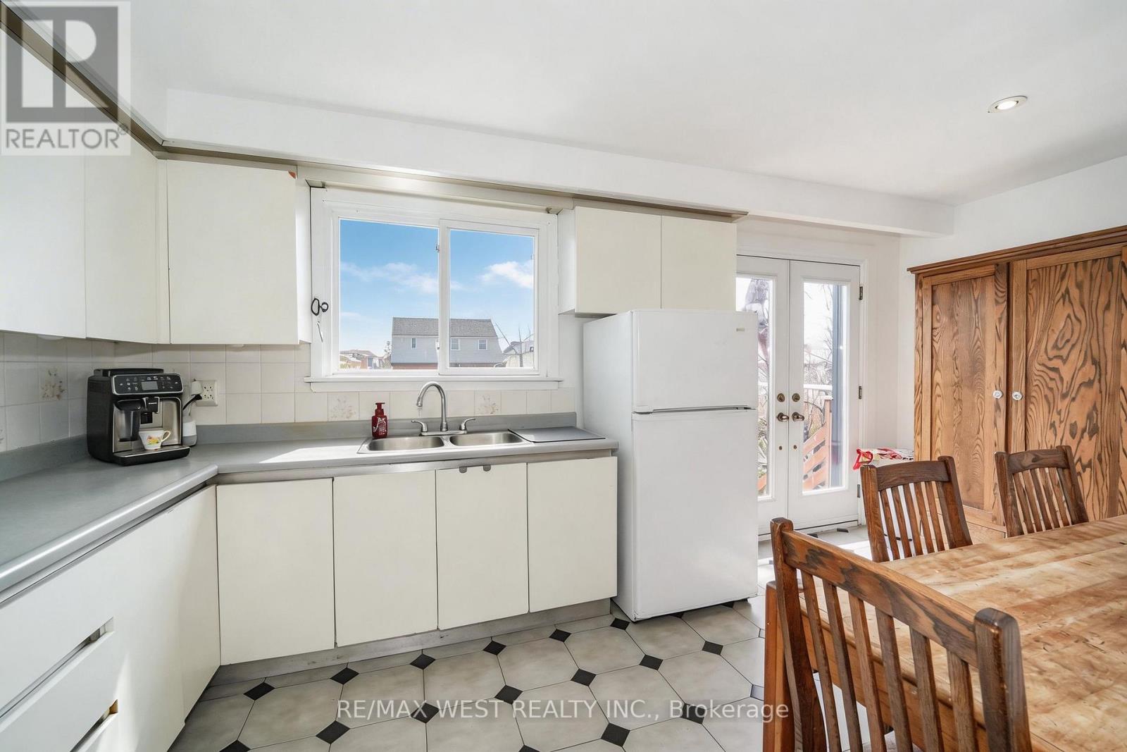 11 HELEN AVENUE, Toronto (Keelesdale-Eglinton West) — photo 5