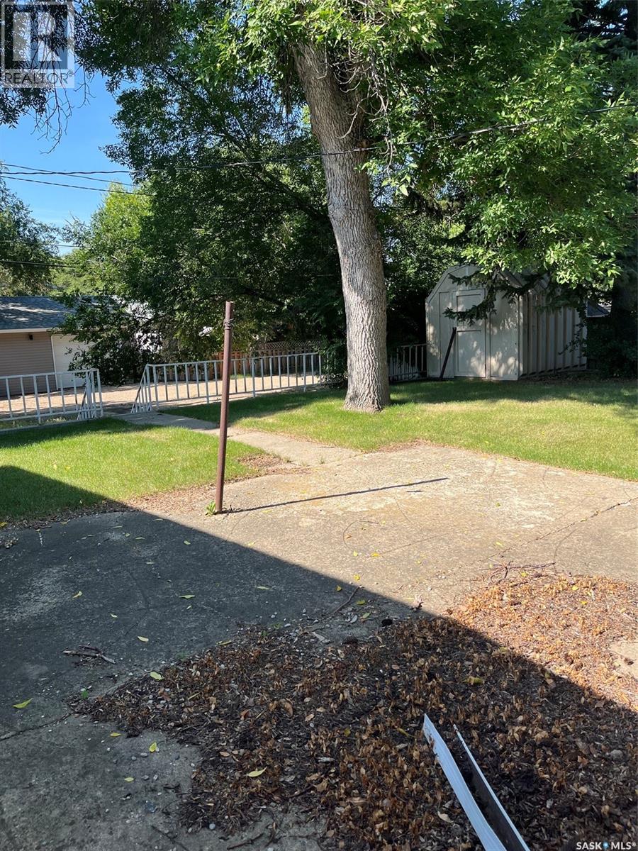 1906 First STREET, Estevan — photo 3