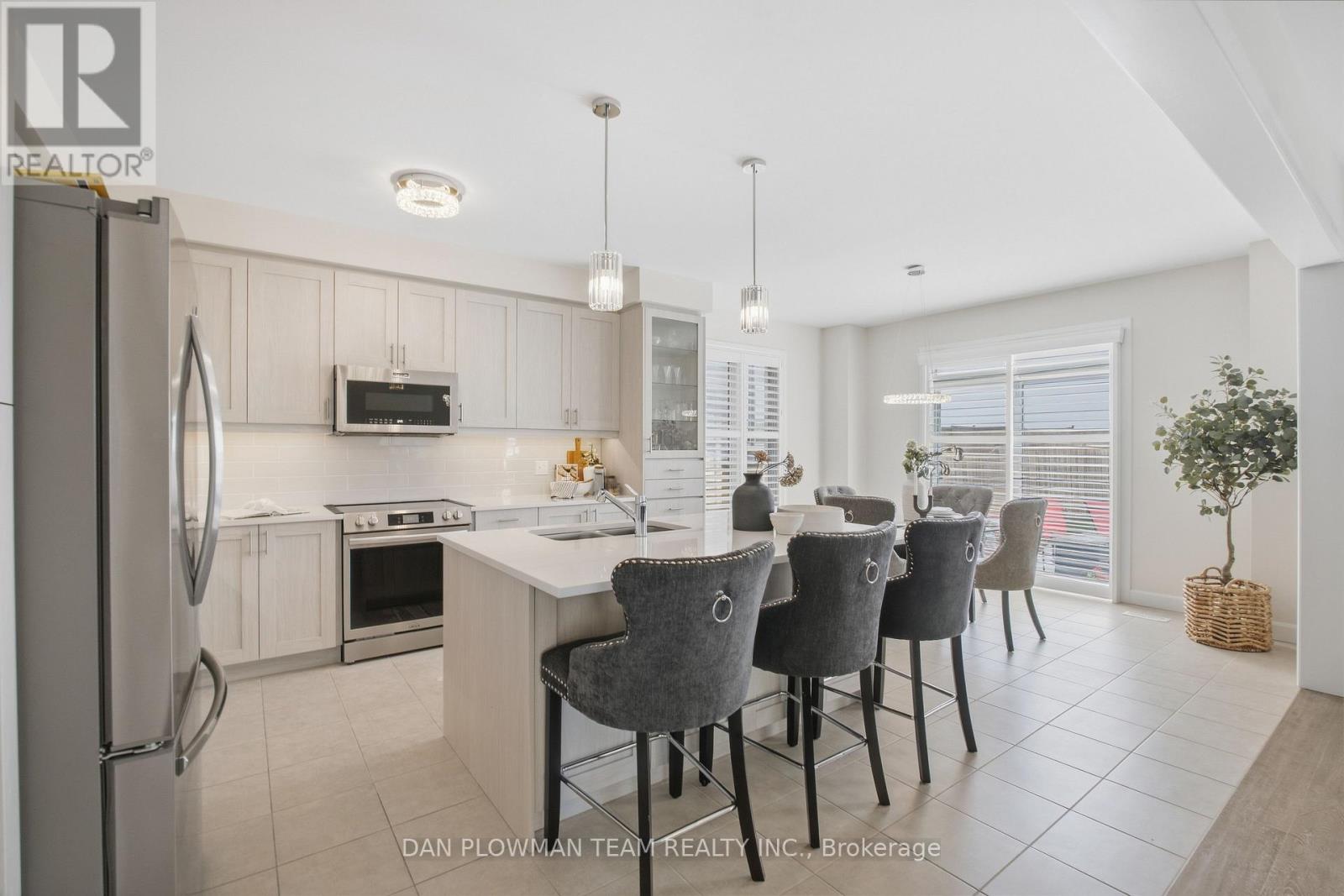 713 LATIMER WAY - 14