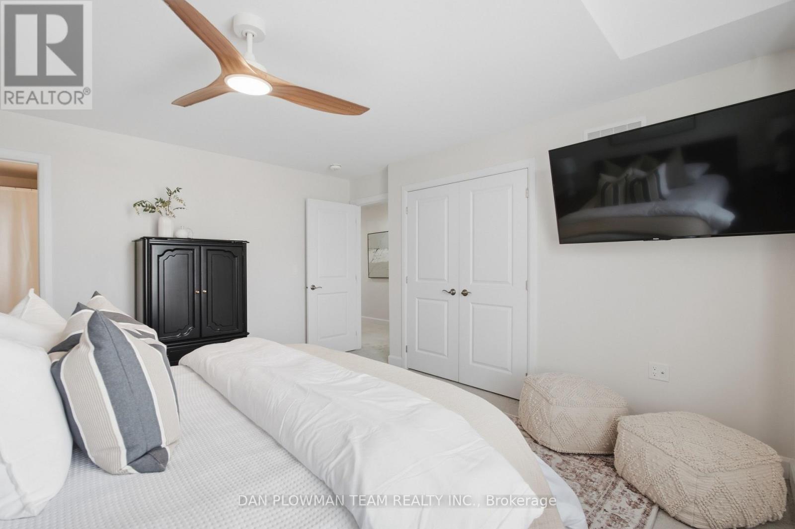 713 LATIMER WAY - Image 32
