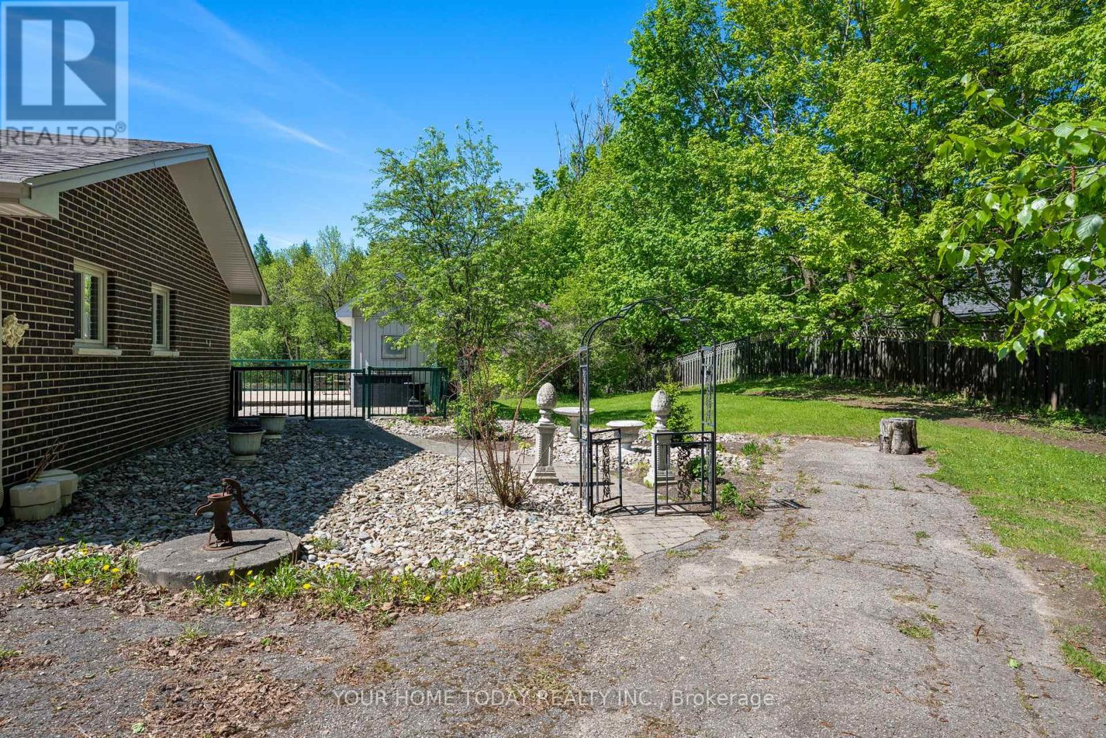 5214 TENTH LINE - Image 35