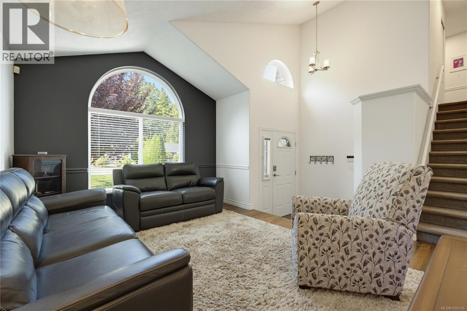 836 Glengarry Cres - Image 3