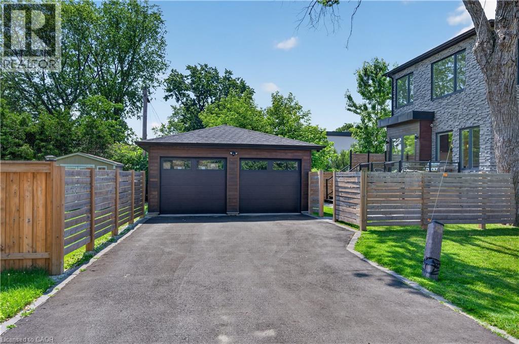 1047 MEREDITH Avenue, Mississauga — photo 3