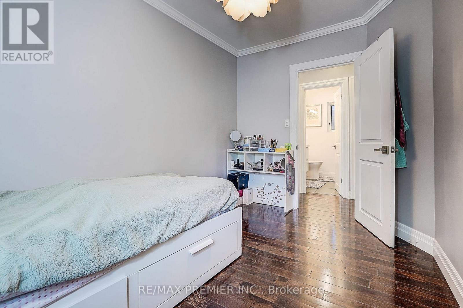 445 SELSEY DRIVE - Image 37