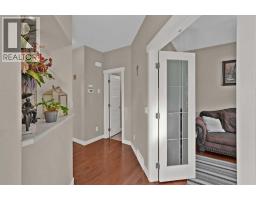 4pc Bathroom - 4641 81 Street Nw, Calgary, AB T3B2P5 Photo 7