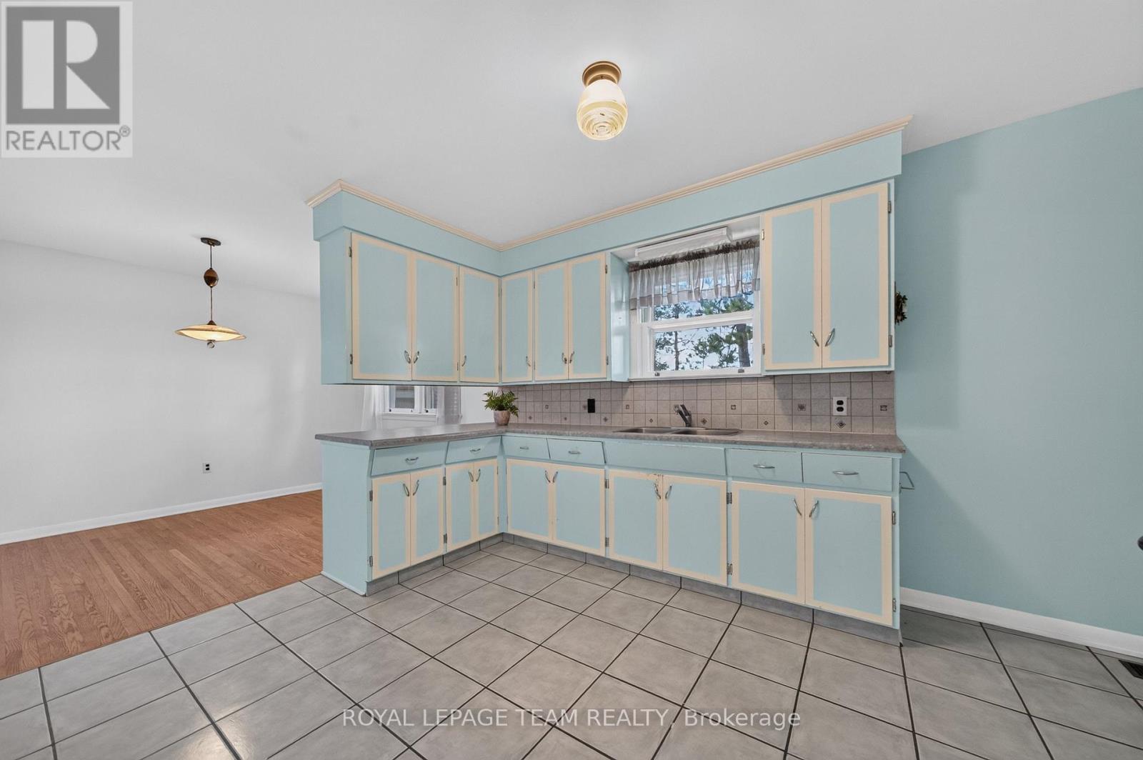 234 NAISMITH DRIVE - 18