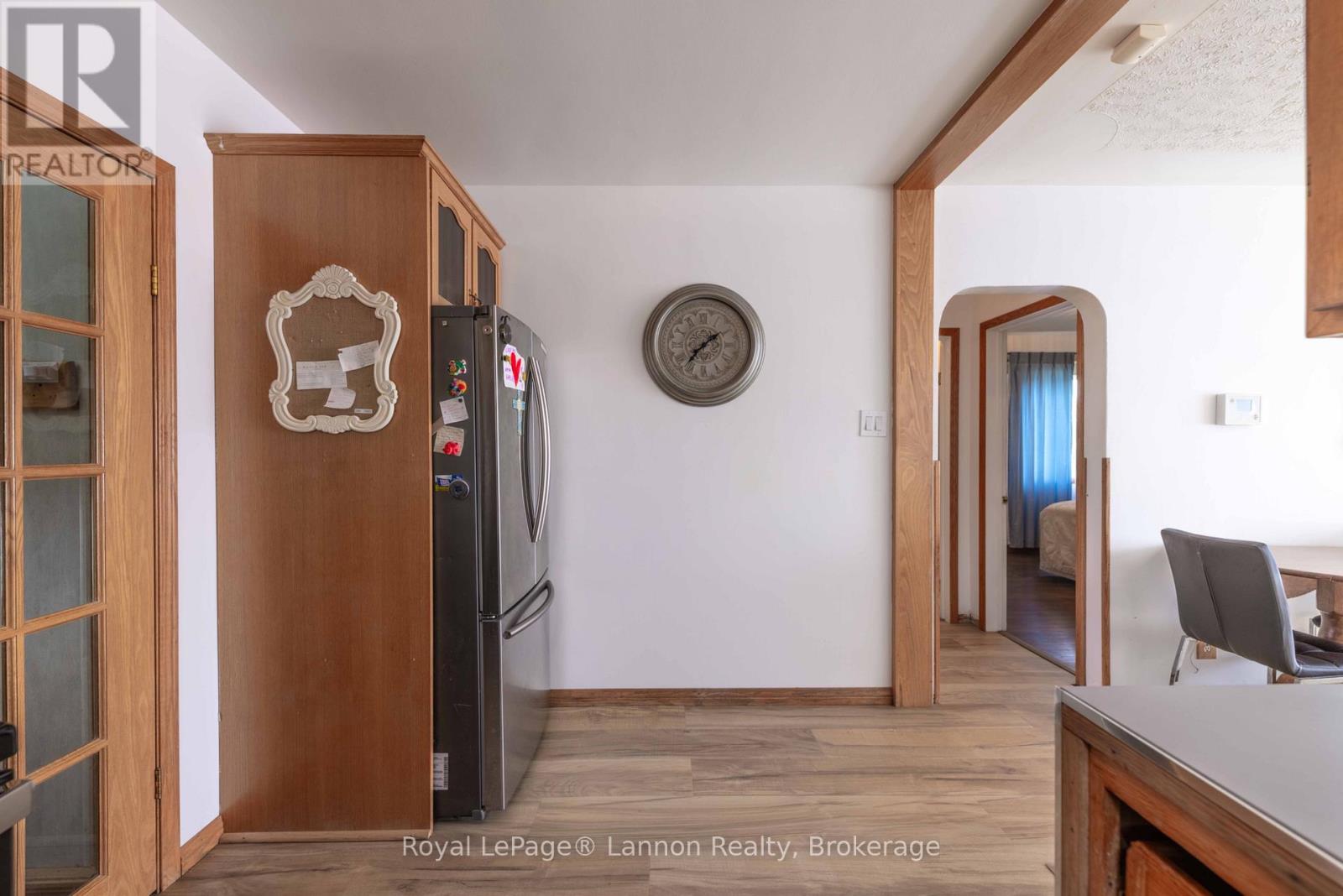 2029 WALSH STREET N - Image 15