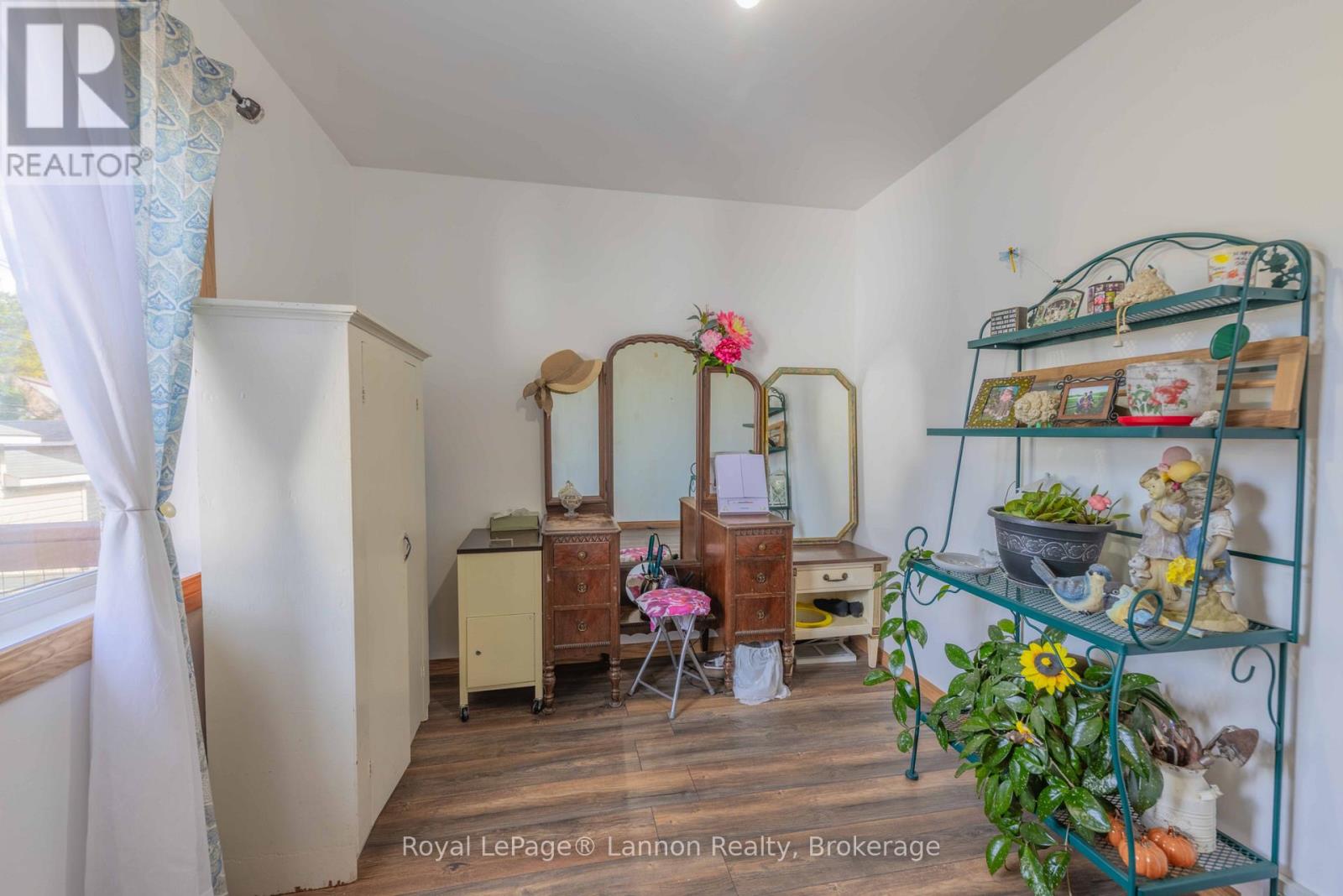 2029 WALSH STREET N - Image 17