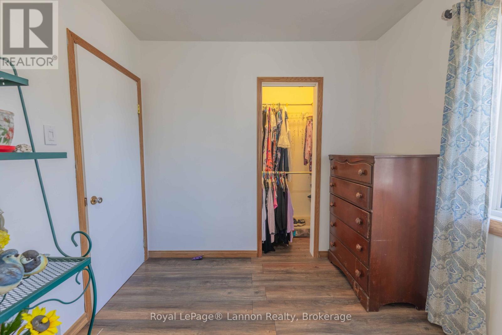 2029 WALSH STREET N - Image 18