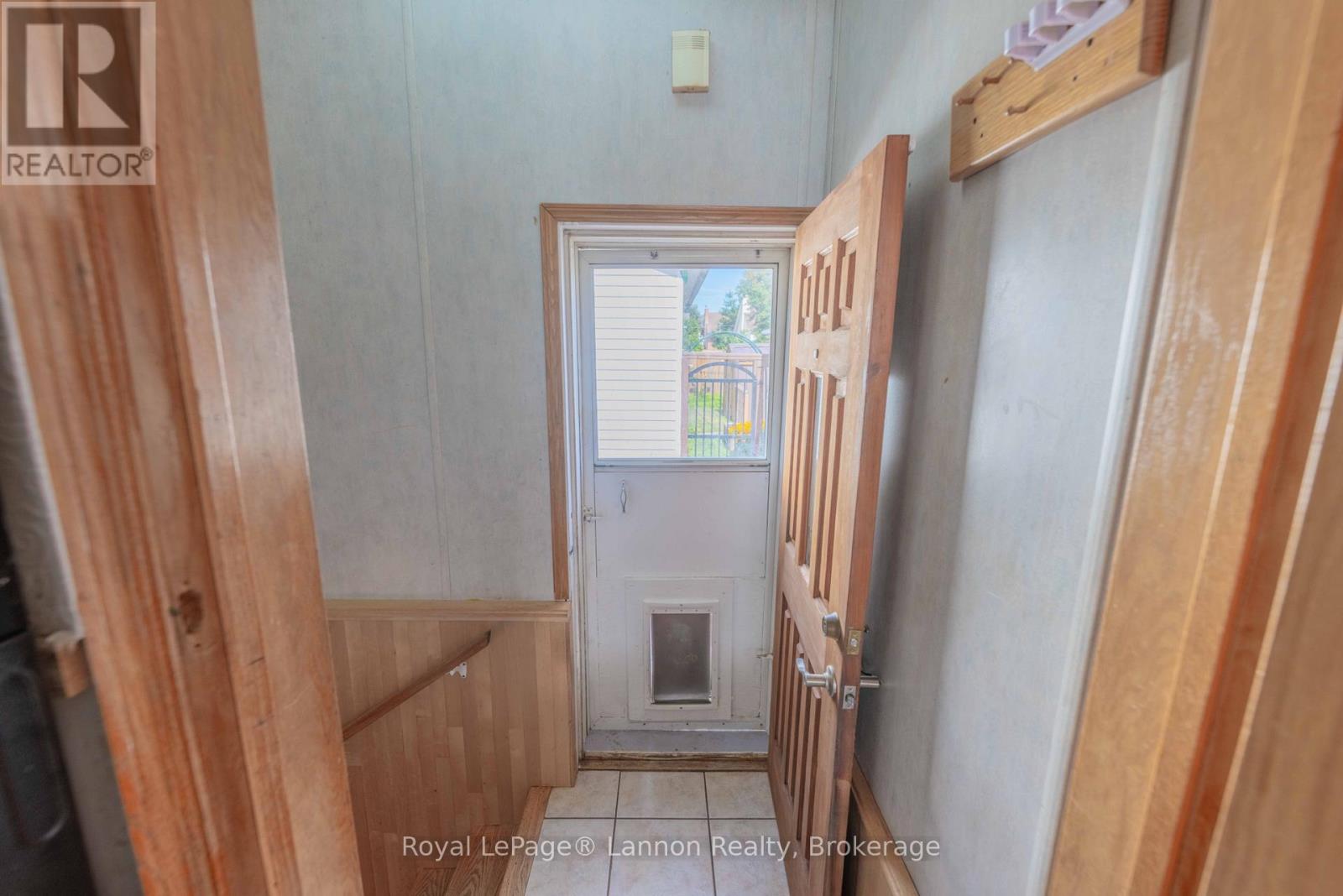 2029 WALSH STREET N - Image 23