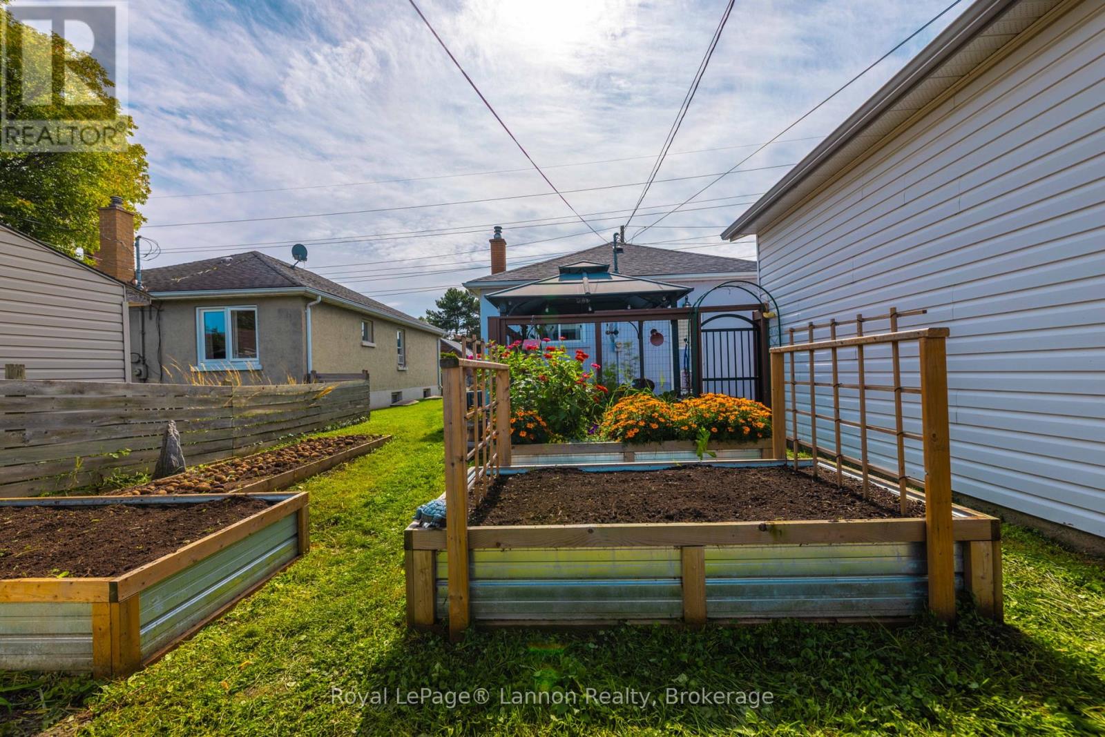 2029 WALSH STREET N - Image 7