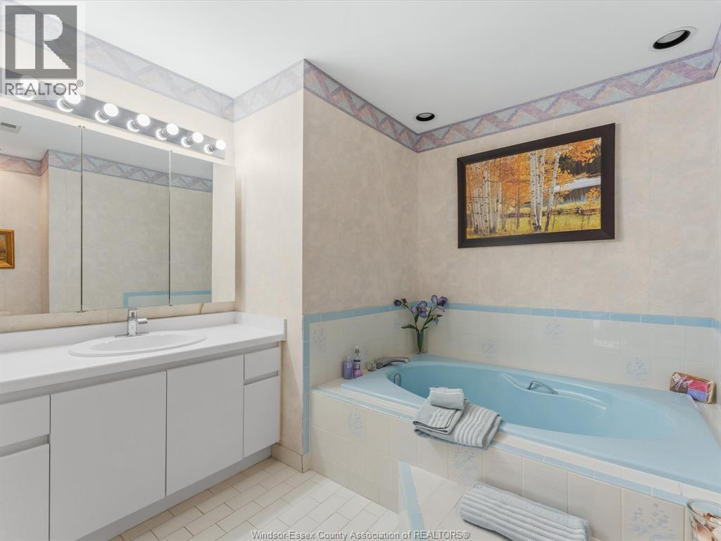 #905 5151 RIVERSIDE DRIVE East - 22